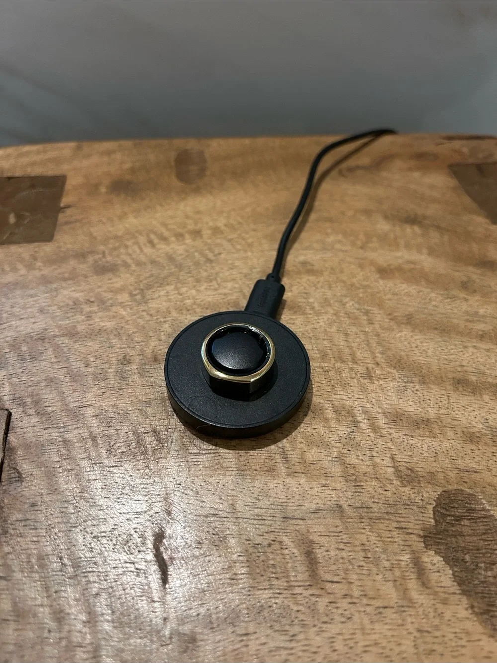 Oura Ring Gen 3 Gold w/charging dock. Size 8